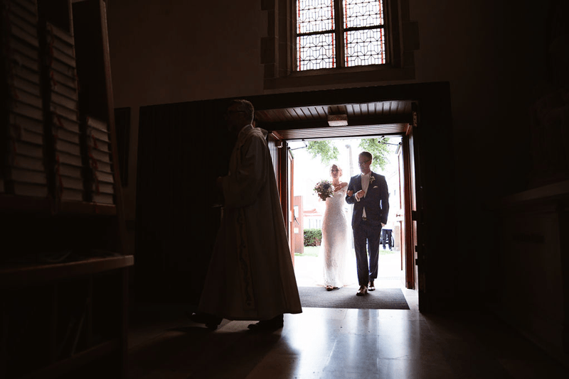 Hochzeitsfotograf Münster - Brautpaar Kirche