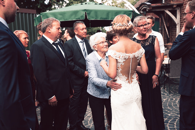 Hochzeitsfotograf Münster - Begrüßung Braut